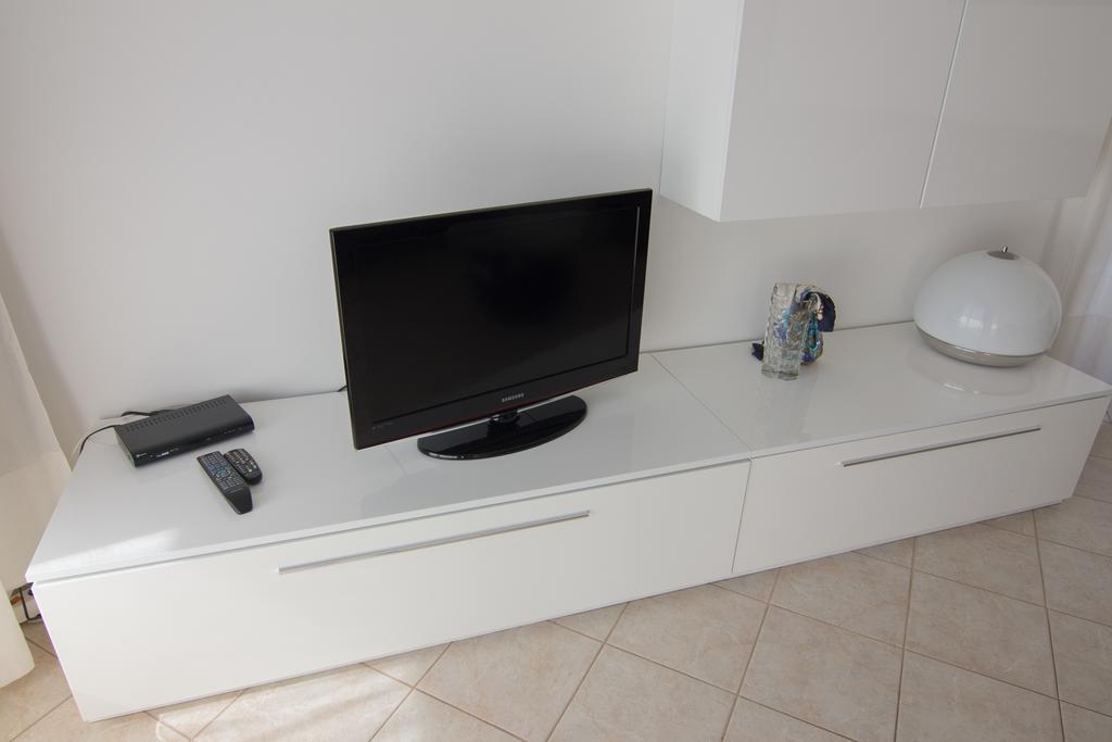 Silky House With Private Parking Apartment Como